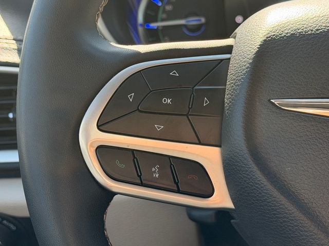 Used 2024 White Chrysler Select image 18