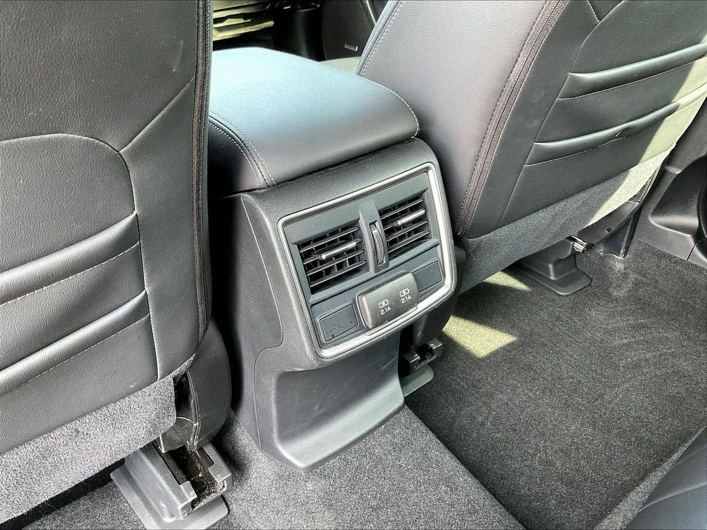 Used 2021 Crystal White Pearl Subaru Limited image 12