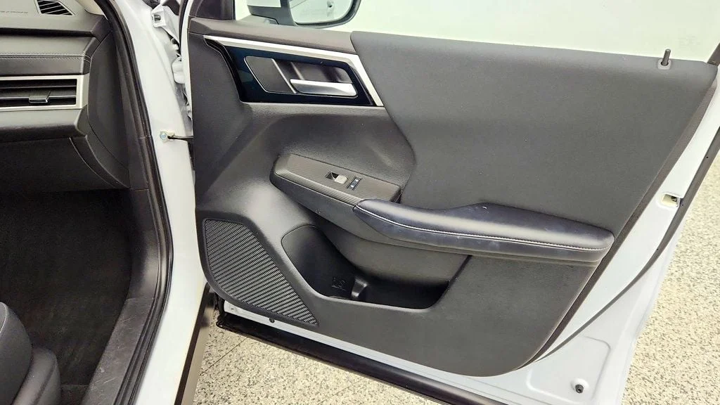 Used 2022 White Diamond Mitsubishi ES S-AWC w/ Convenience Package & 20