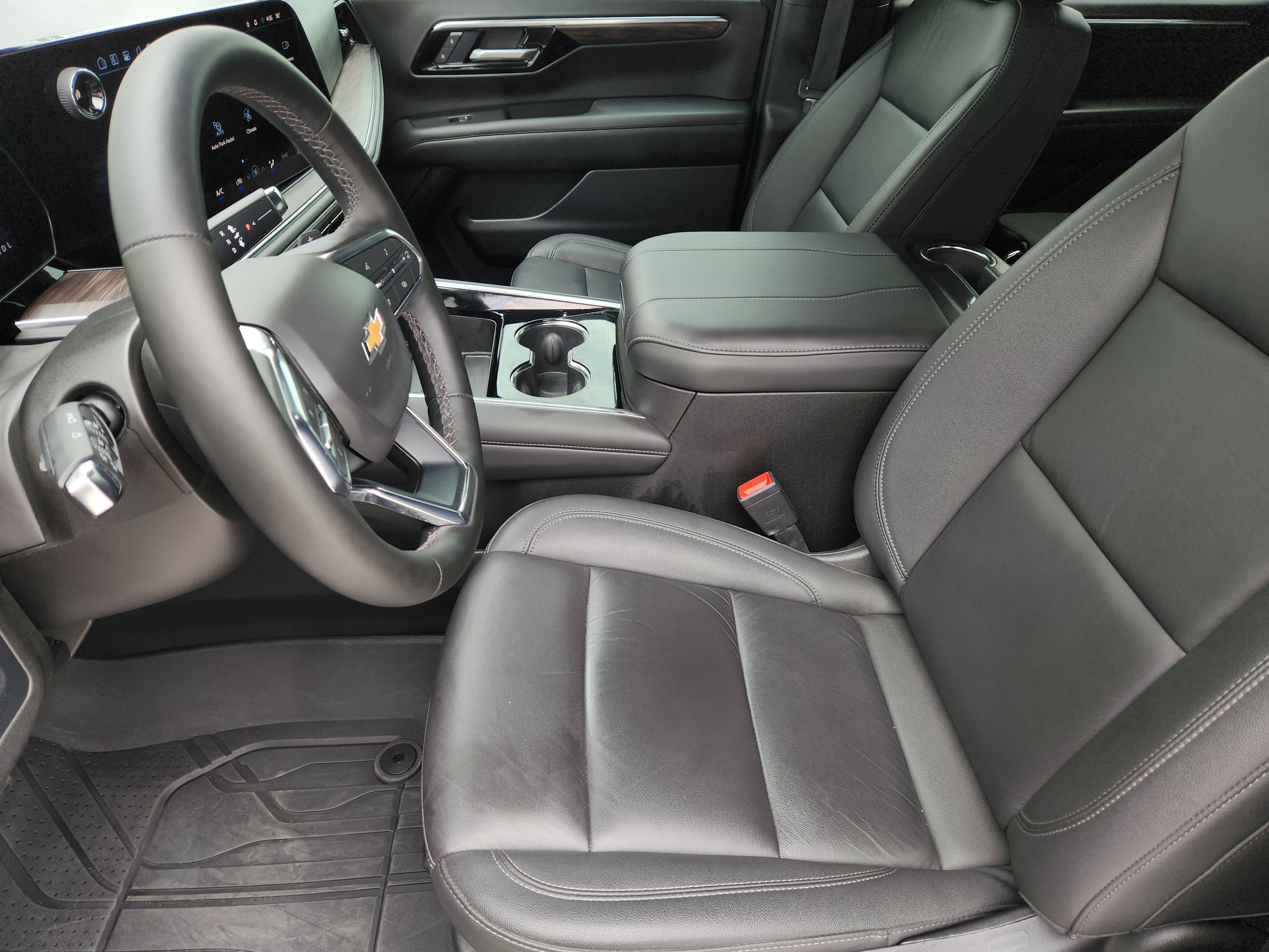 Used 2025 Summit White Chevrolet LT image 15