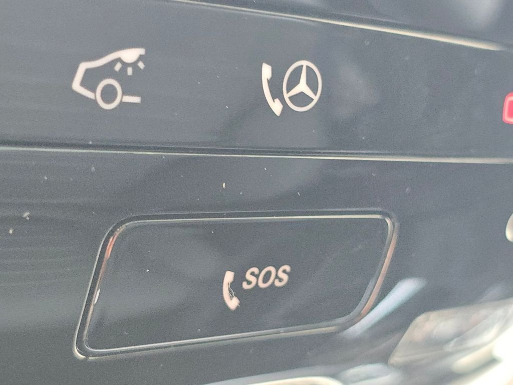 New 2026 MANUFAKTUR Moonlight White Metallic Mercedes-Benz C 300 image 9