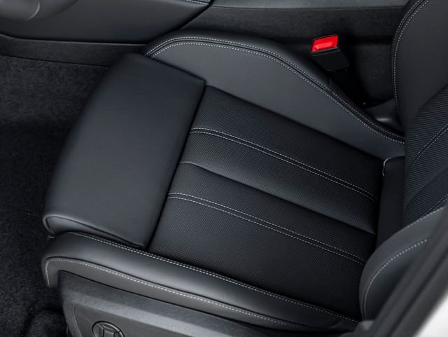 Used 2025 Glacier White Audi  image 16