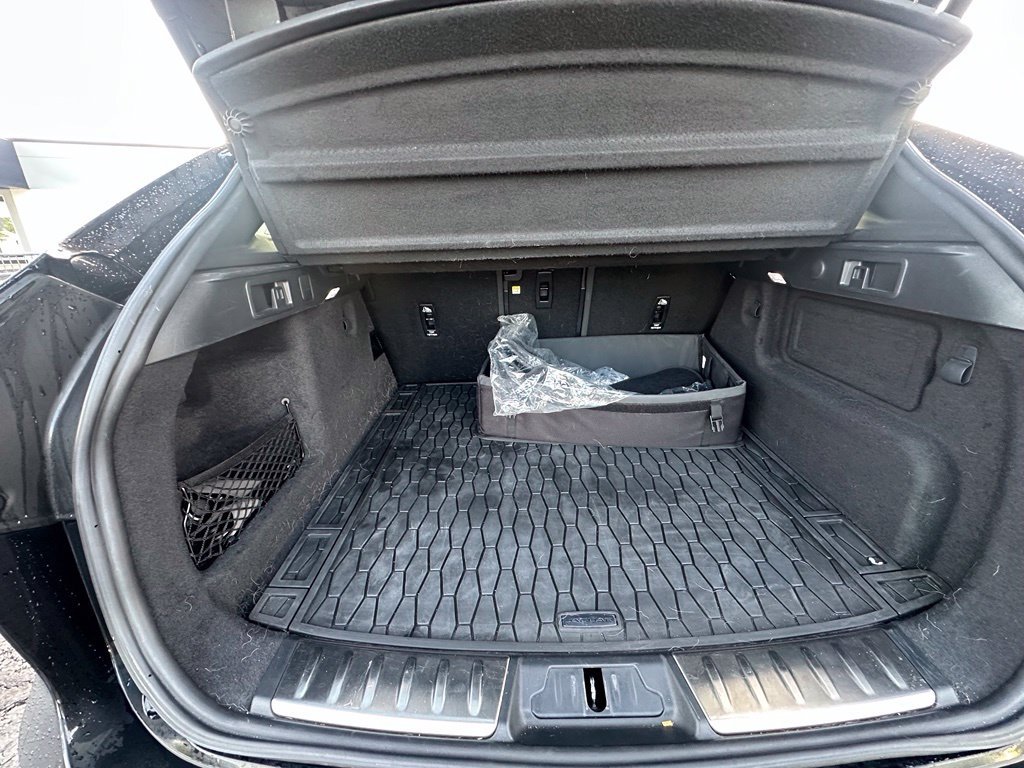 Used 2023  Jaguar P250 S image 12