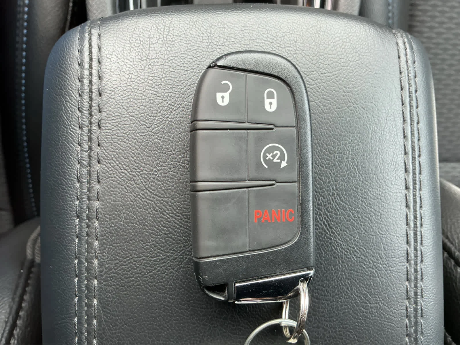 Certified Used 2025 Bright White Clearcoat Jeep Latitude image 30
