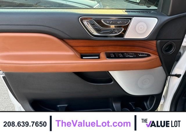 Used 2018 White Lincoln Reserve image 26