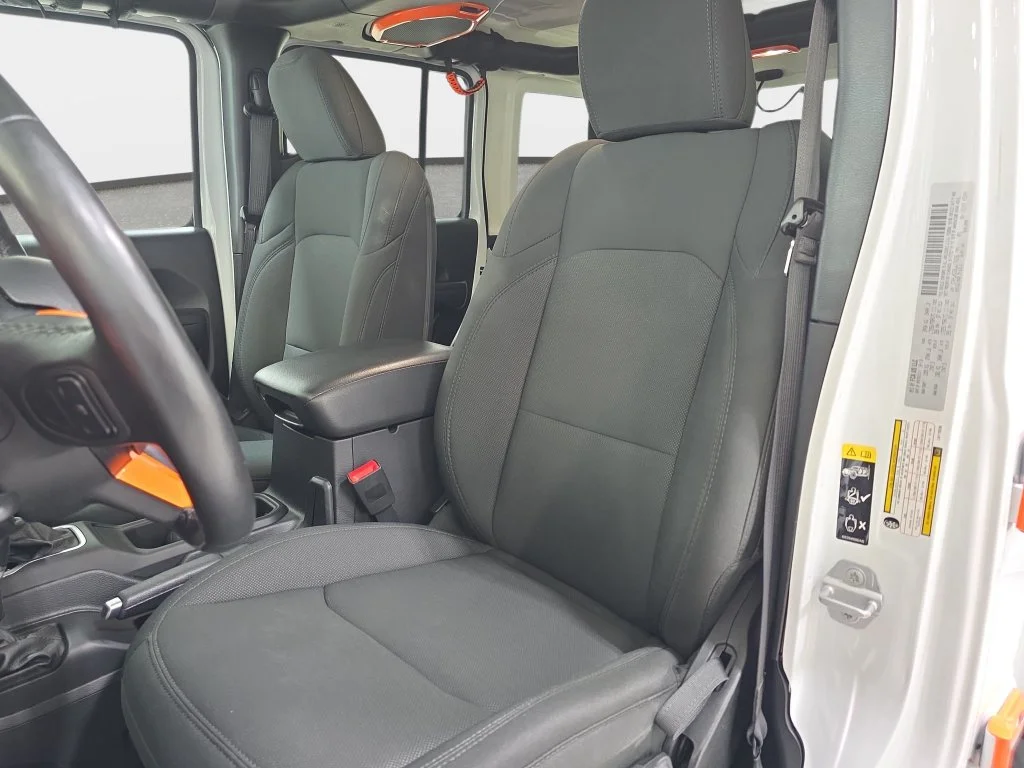 Used 2020 Bright White Clearcoat Jeep Unlimited Sport image 14