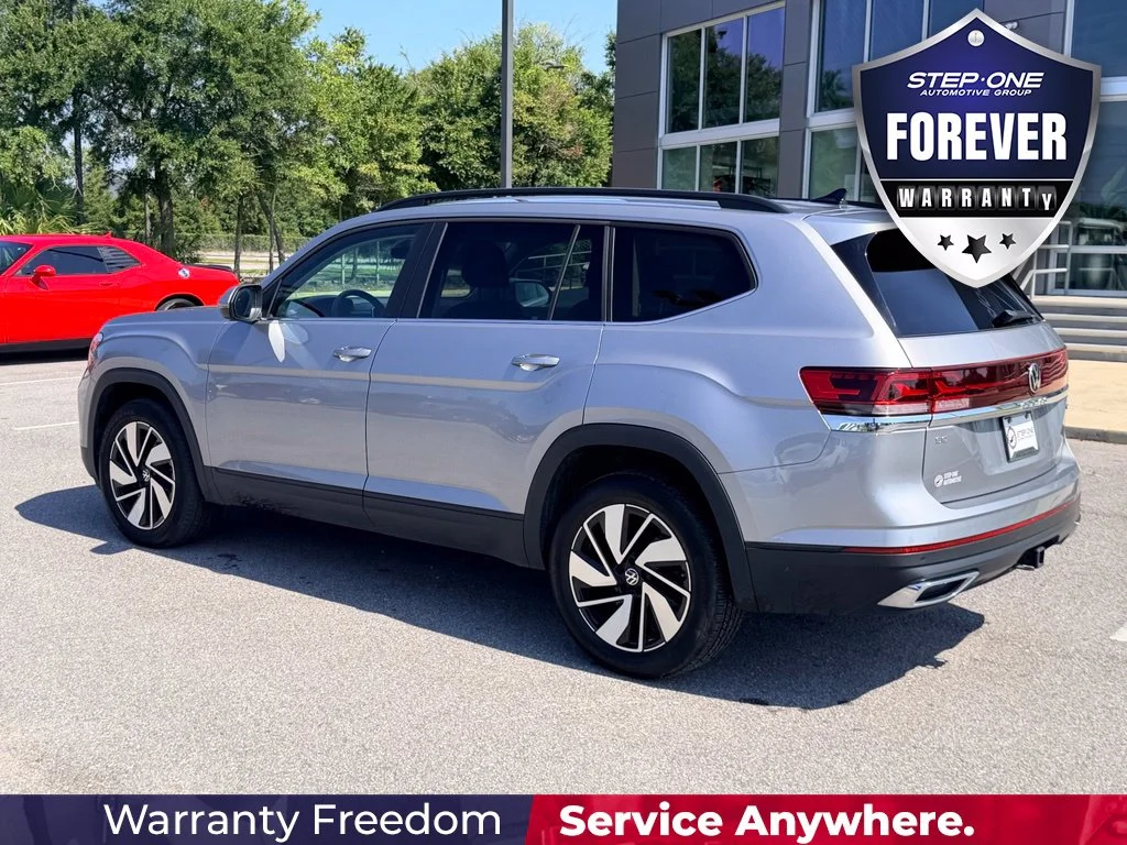 Used 2025 Black Volkswagen 2.0T SE w/Technology image 4