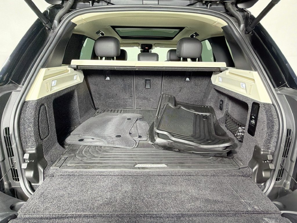 Certified Used 2024 Black Land Rover SE image 28