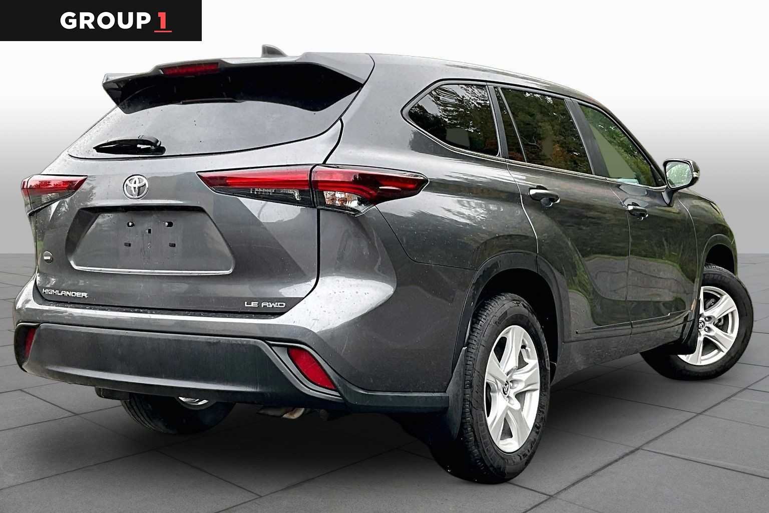 2025 Toyota Highlander LE - Photo 13