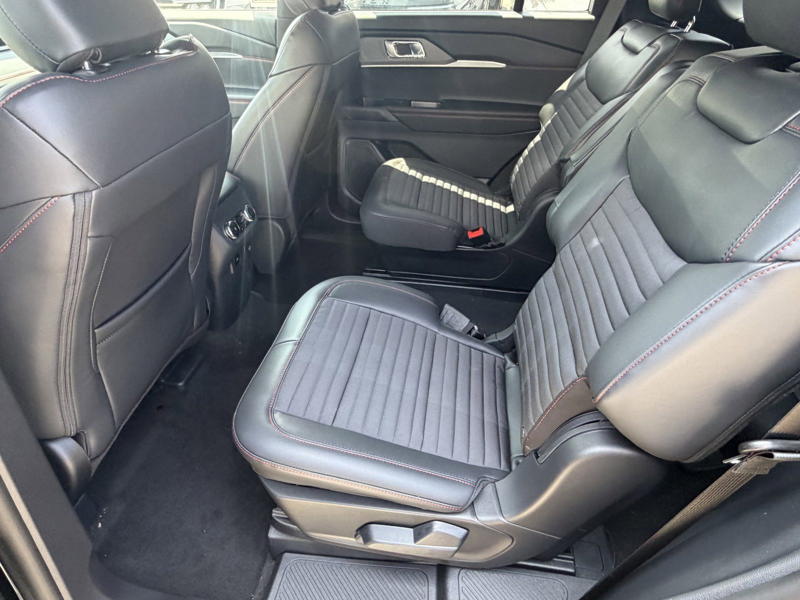 New 2026 Agate Black Metallic Ford ST-Line image 18