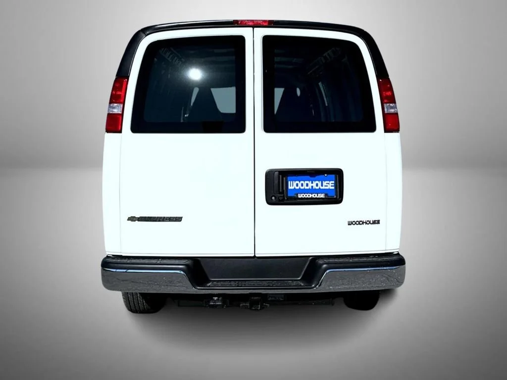 New 2026 Summit White Chevrolet 1WT image 6