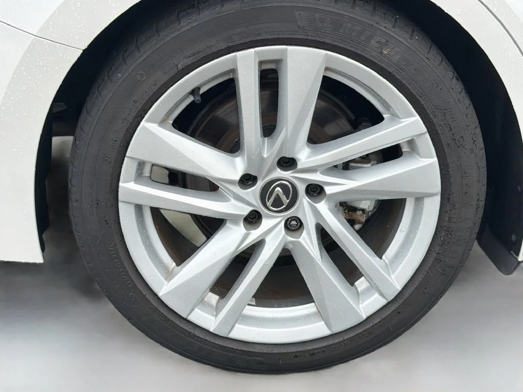 Used 2024 White Pearl Lexus 300 image 9