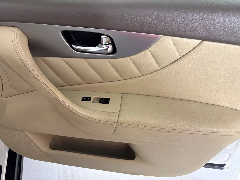 Used 2014 White INFINITI Base image 14