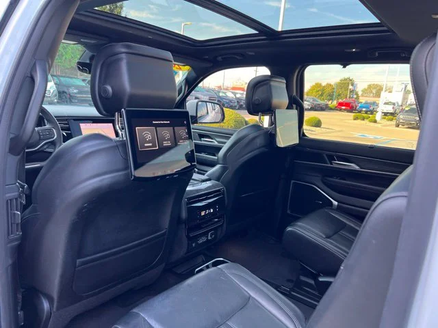 Used 2022 White Jeep Series II image 39