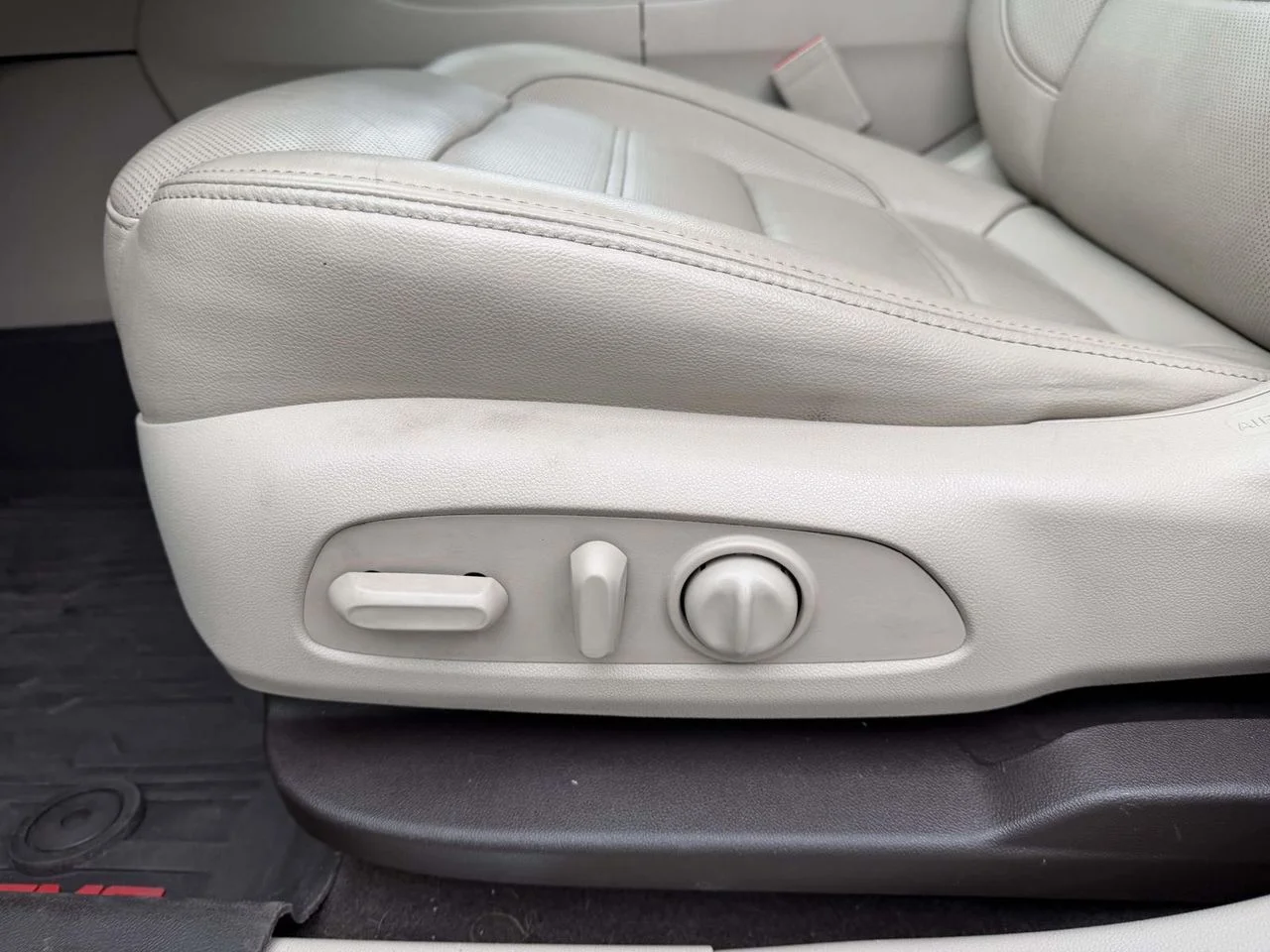 Used 2019 Dark Sky Metallic GMC Denali image 24