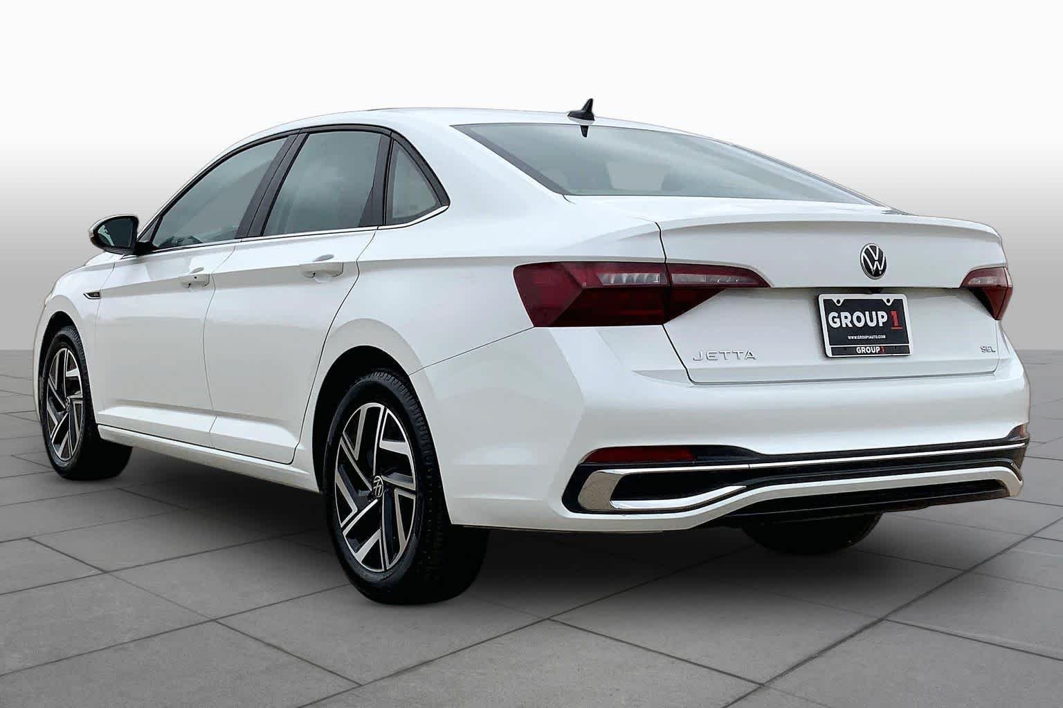 Used 2024 OPAL WHITE PEARL EFFECT Volkswagen SEL image 12