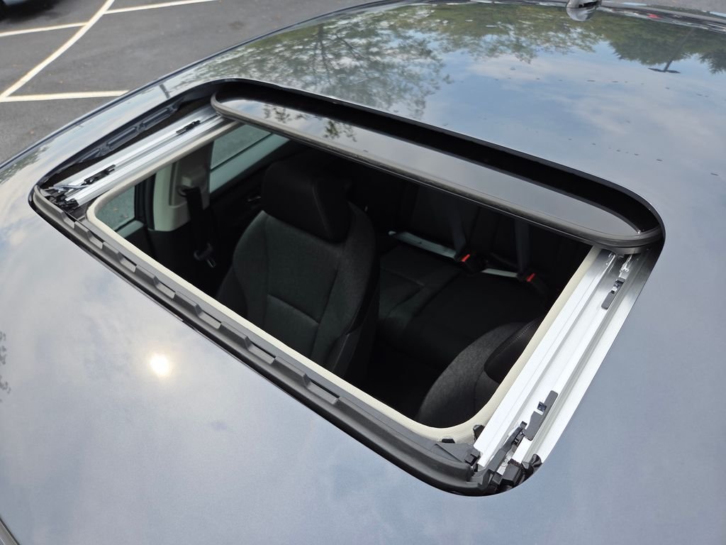 New 2026 Meteorite Gray Metallic Honda SE image 3