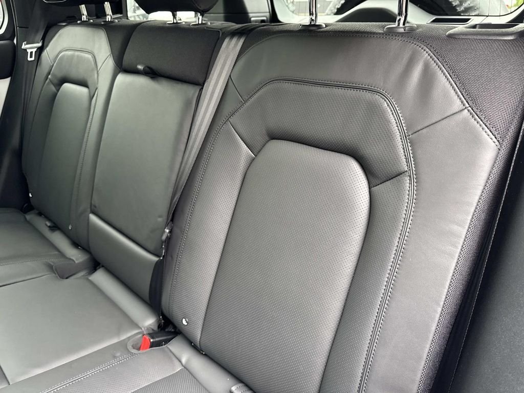 2026 Land Rover Defender V8 - Photo 13