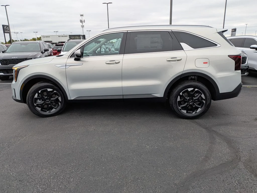 2026 Kia Sorento S - Photo 4