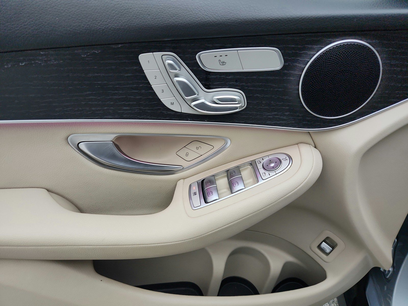 Certified Used 2021 Cirrus Silver Metallic Mercedes-Benz GLC 300 image 20
