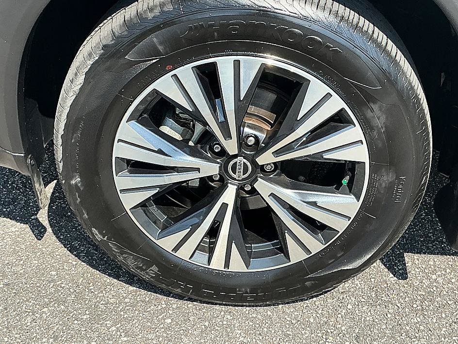 Used 2021 Gun Metallic Nissan SV image 9