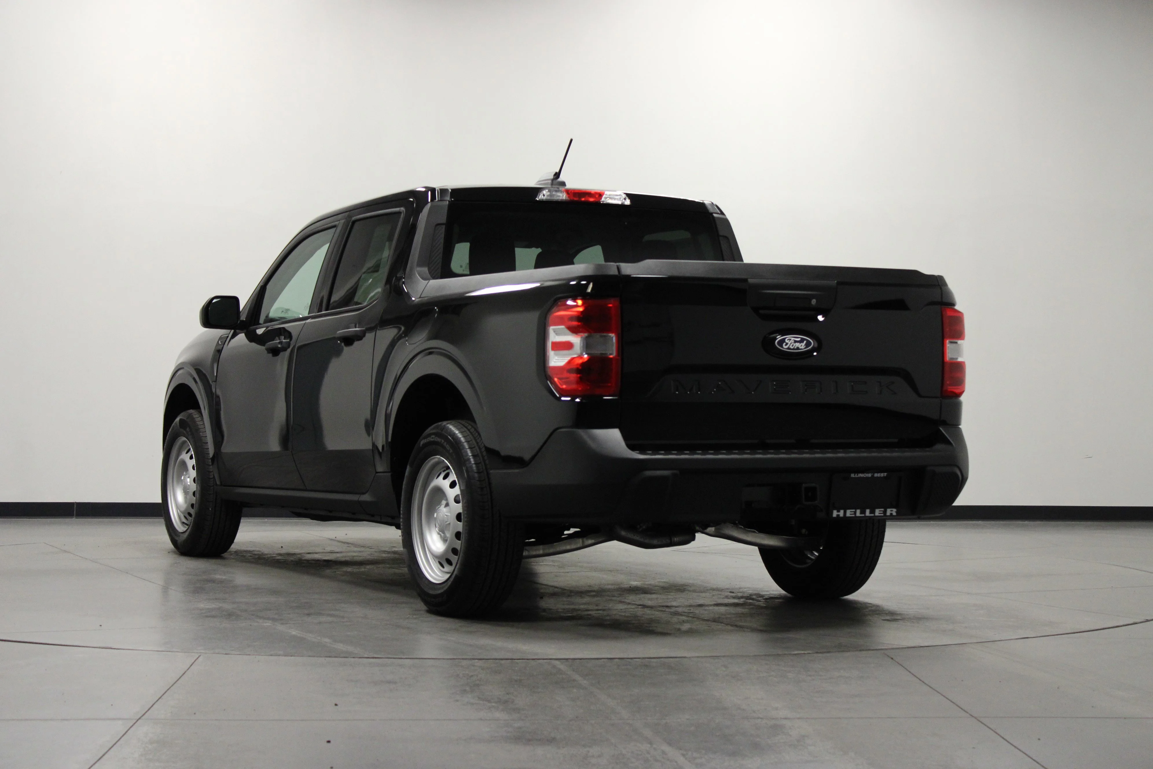 New 2026 Shadow Black Ford XL image 6