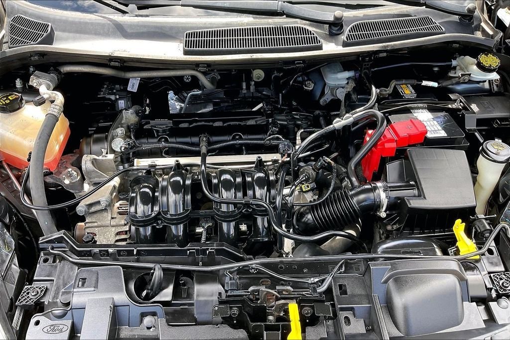 Used 2019 Gray Ford SE image 27