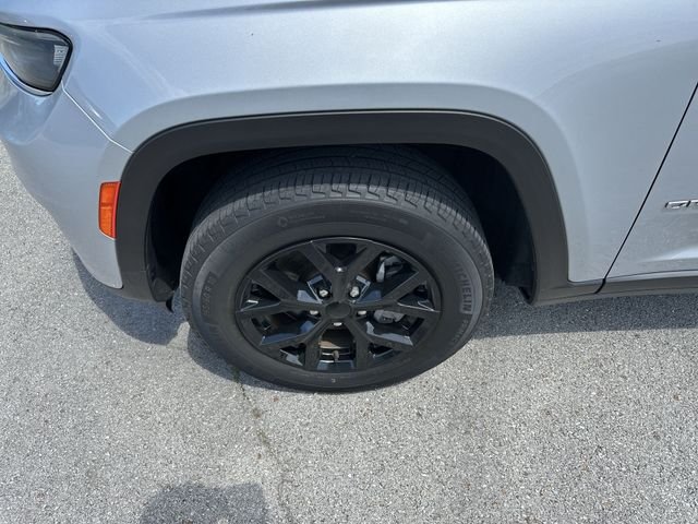 Used 2021 Silver Jeep Limited image 18