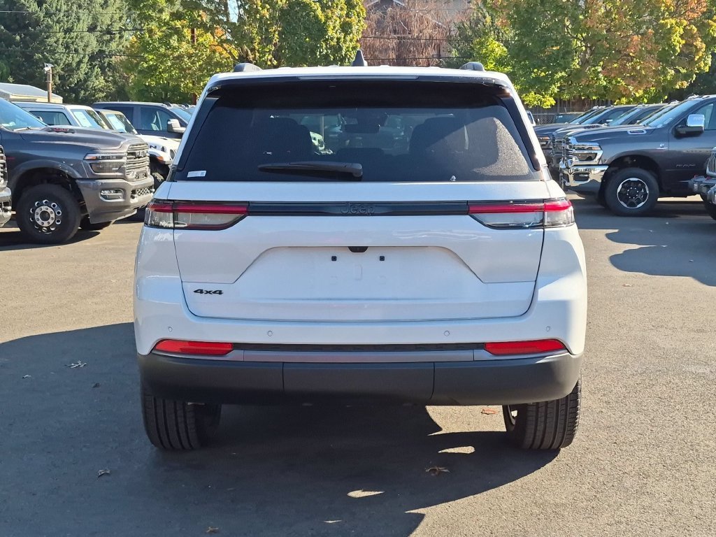 New 2026 Bright White Clear-Coat Exterior Paint Jeep Limited image 6