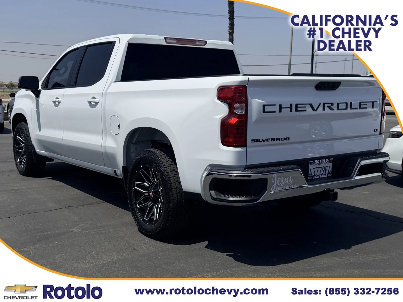 Used 2025 Summit White Chevrolet LT image 4
