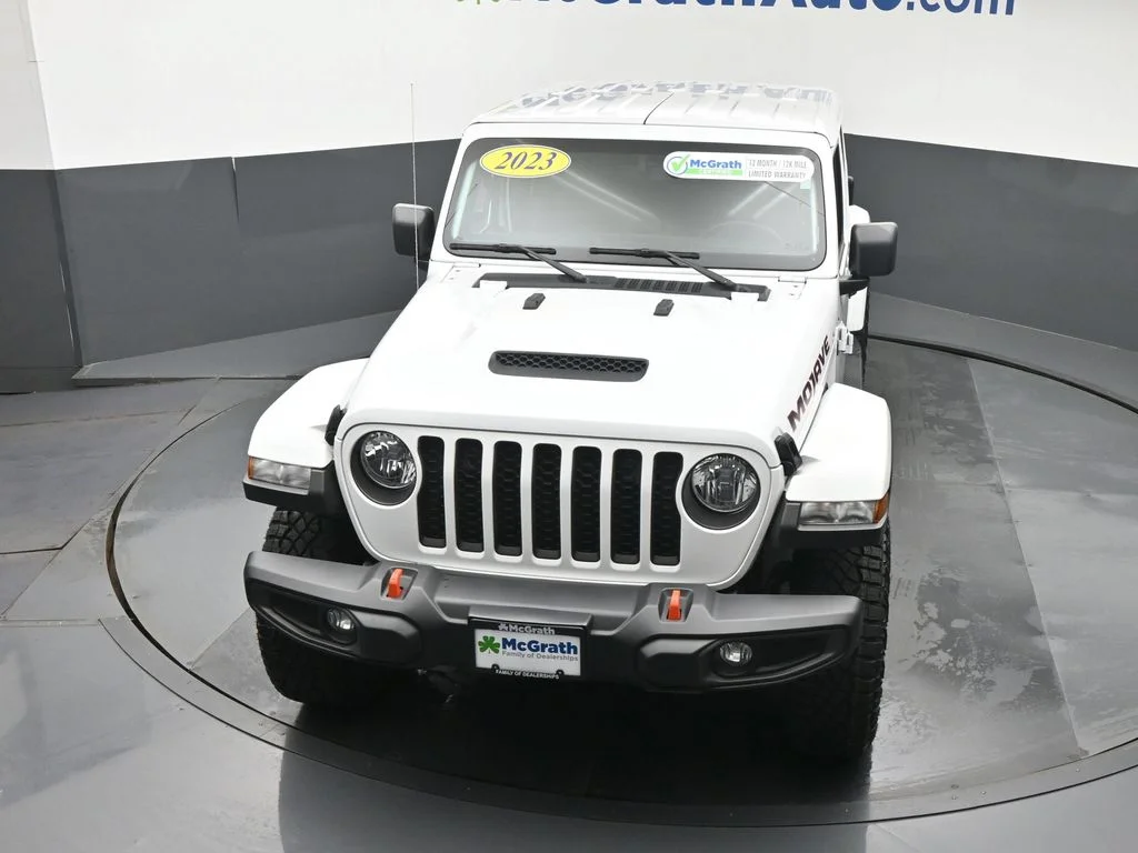 Used 2023 White Jeep Mojave image 25