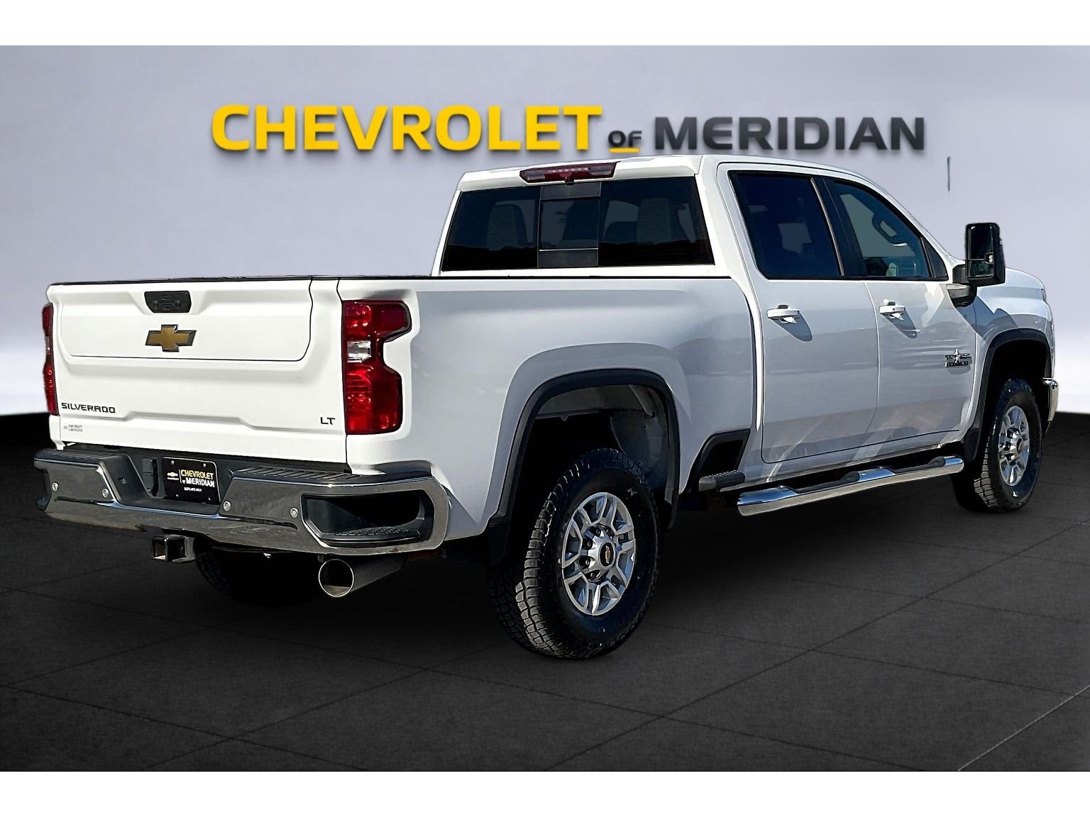 Used 2024 Summit White Chevrolet LT image 10
