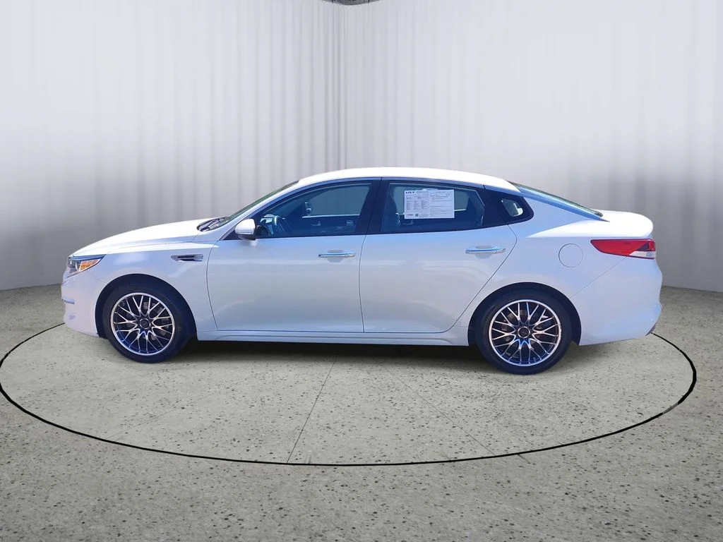 Used 2018 White Kia LX image 6