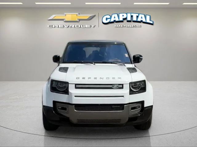 Used 2023 White Land Rover X-Dynamic SE image 8
