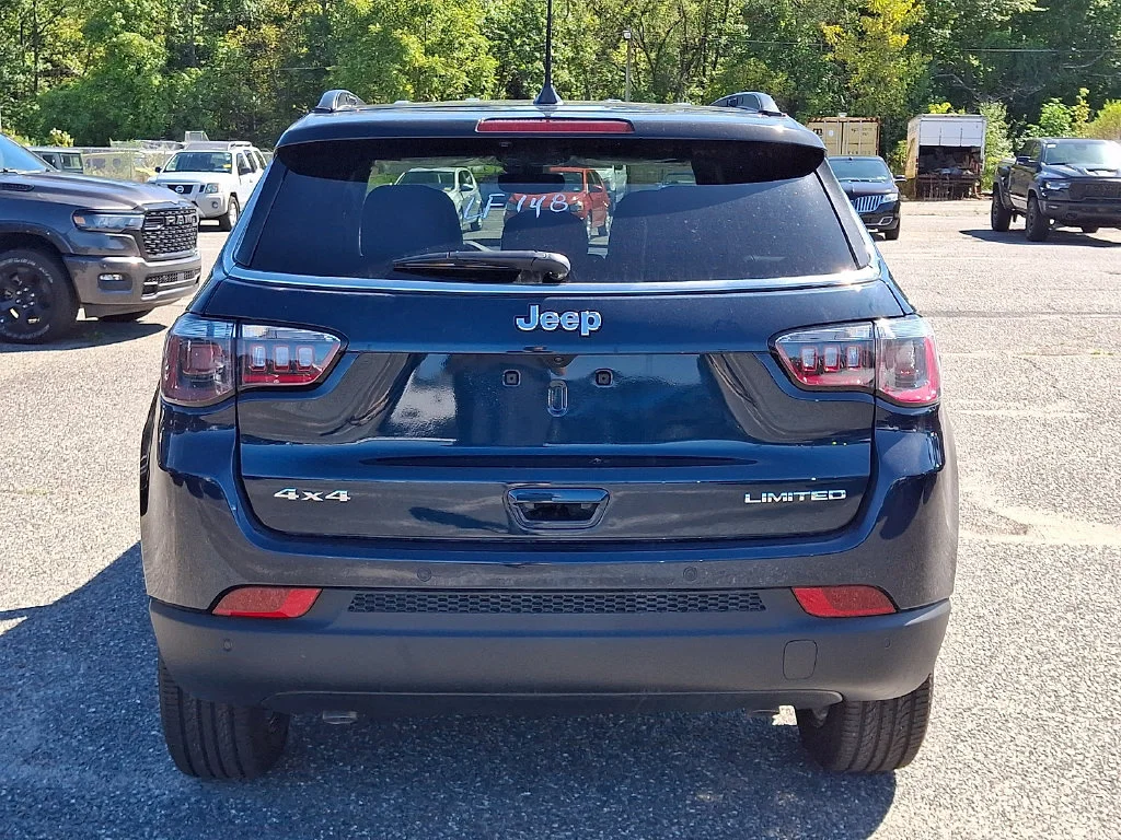New 2026 Fathom Blue Pearl-Coat Exterior Paint Jeep Limited image 7