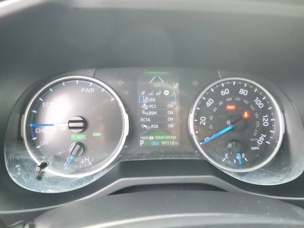 Used 2021 Silver Toyota XLE image 18
