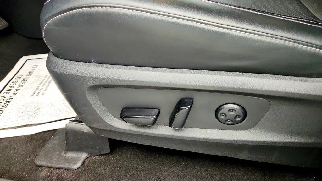 Used 2023 Graphite Shadow INFINITI LUXE FWD image 11