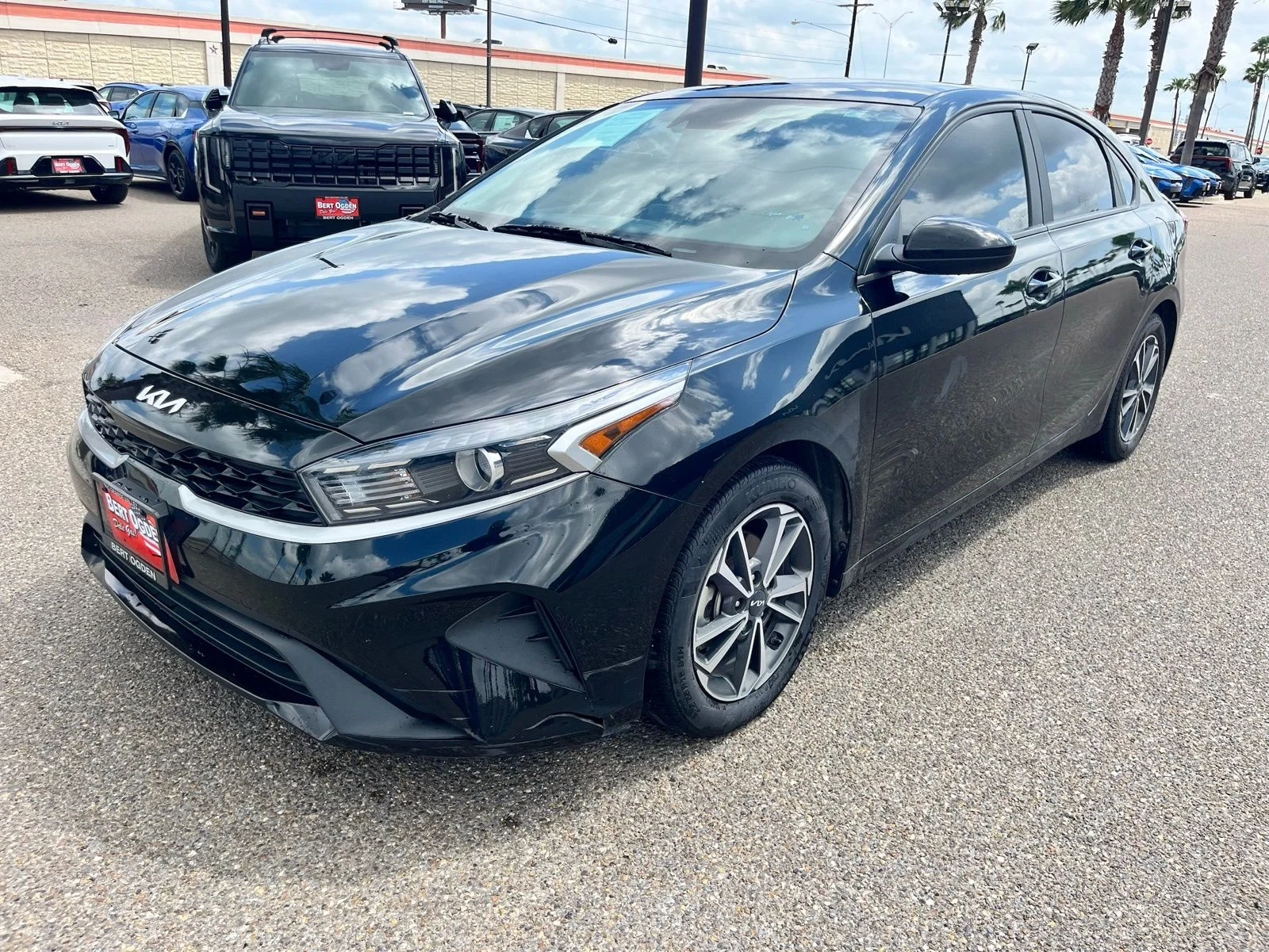 Used 2023 Black Kia LXS image 3