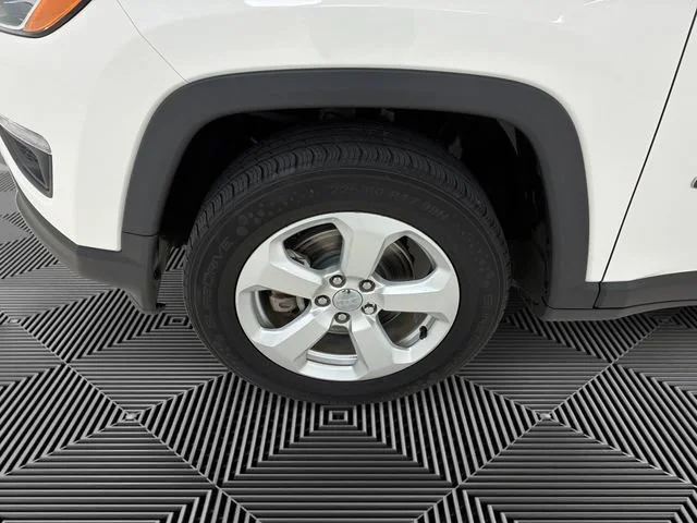 Certified Used 2019 White Jeep Latitude 4x4 image 9
