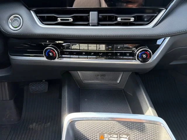 New 2026 Summit White Chevrolet LT image 31
