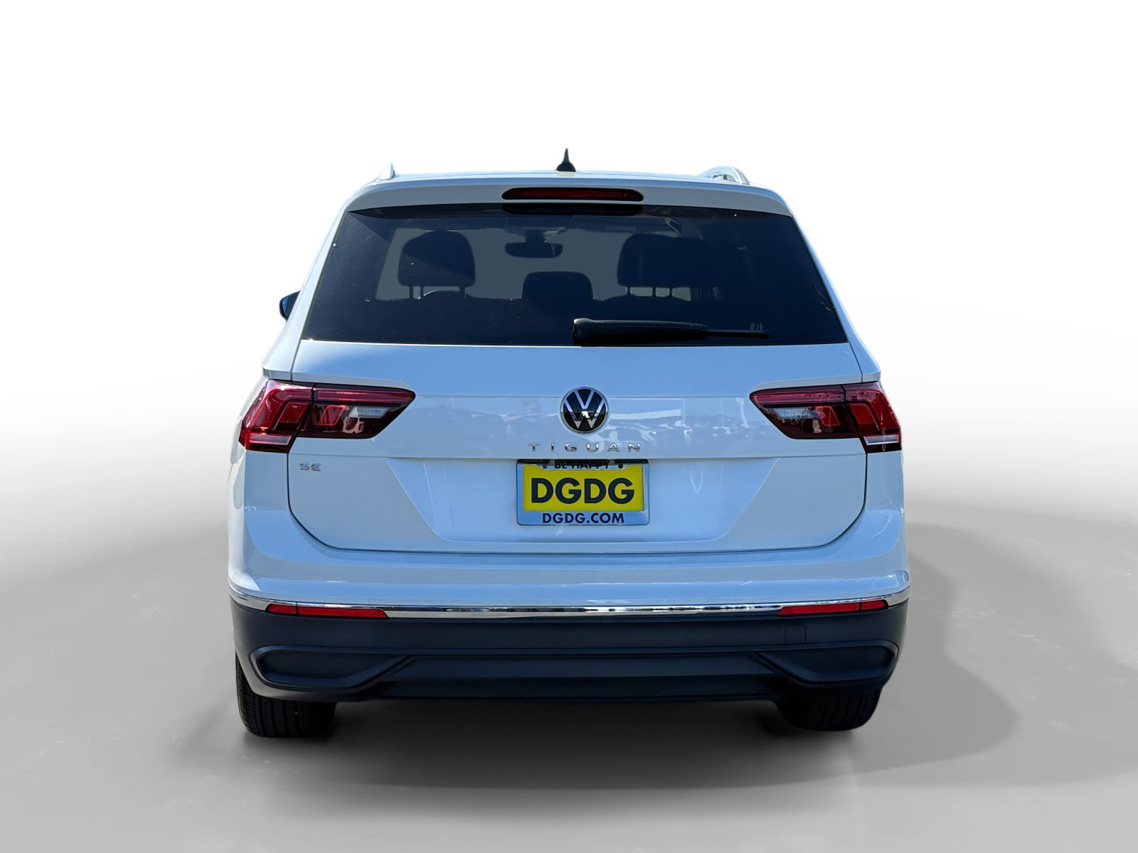 Used 2023 White Volkswagen SE image 4