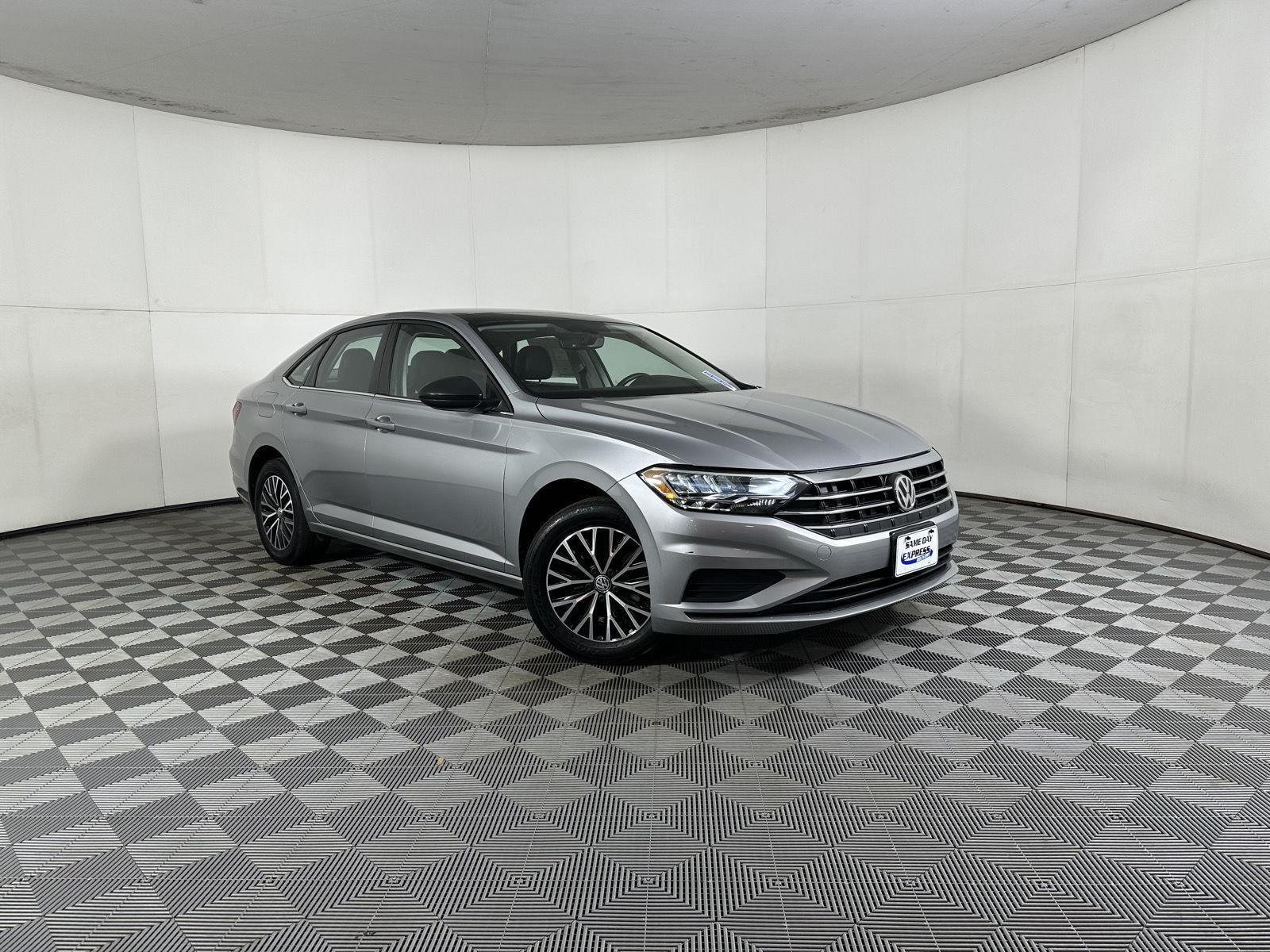 Used 2021 Platinum Gray Metallic Volkswagen SE image 26