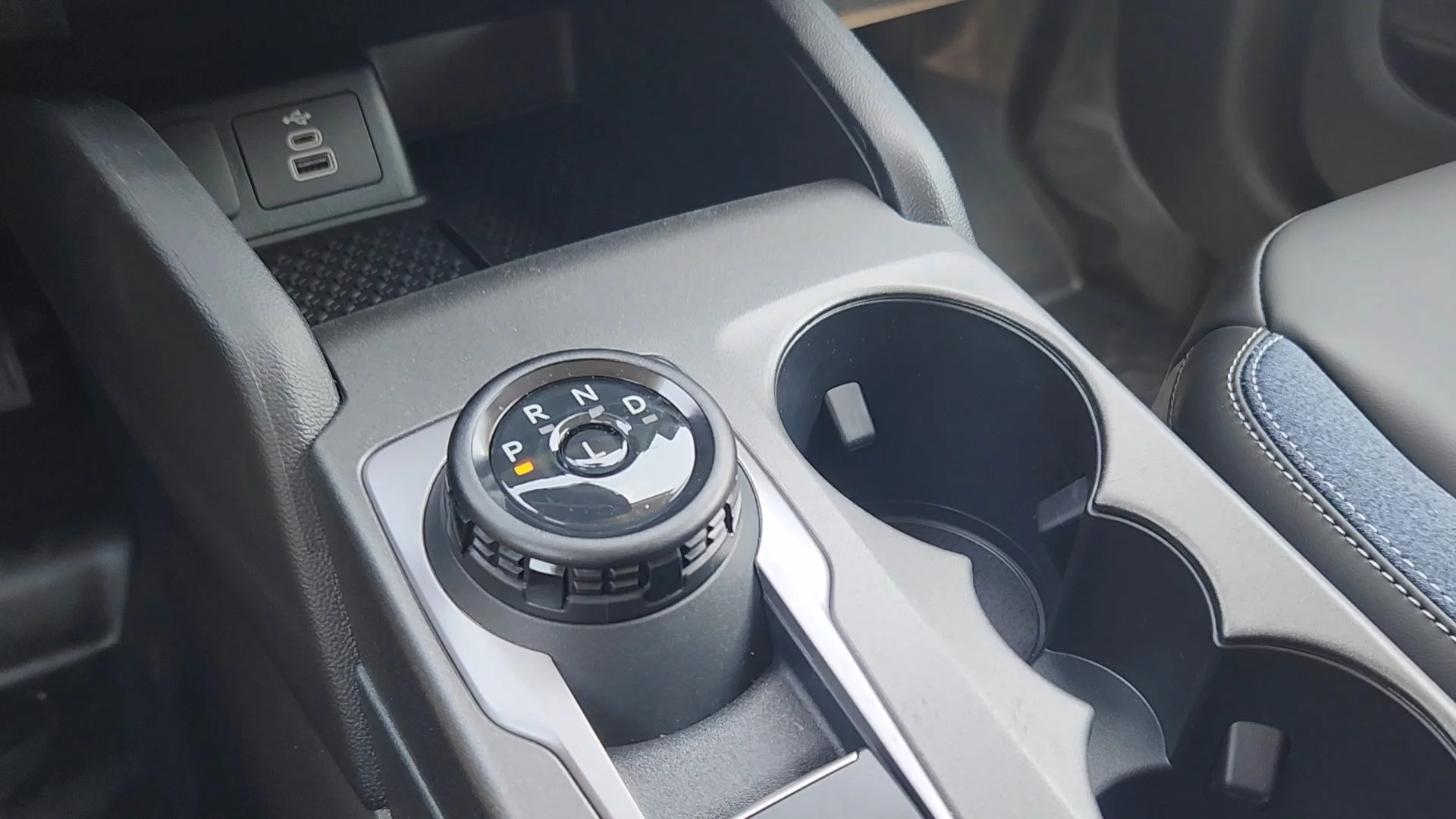 New 2026 Azure Gray Metallic Tri-Coat Ford Outer Banks image 26