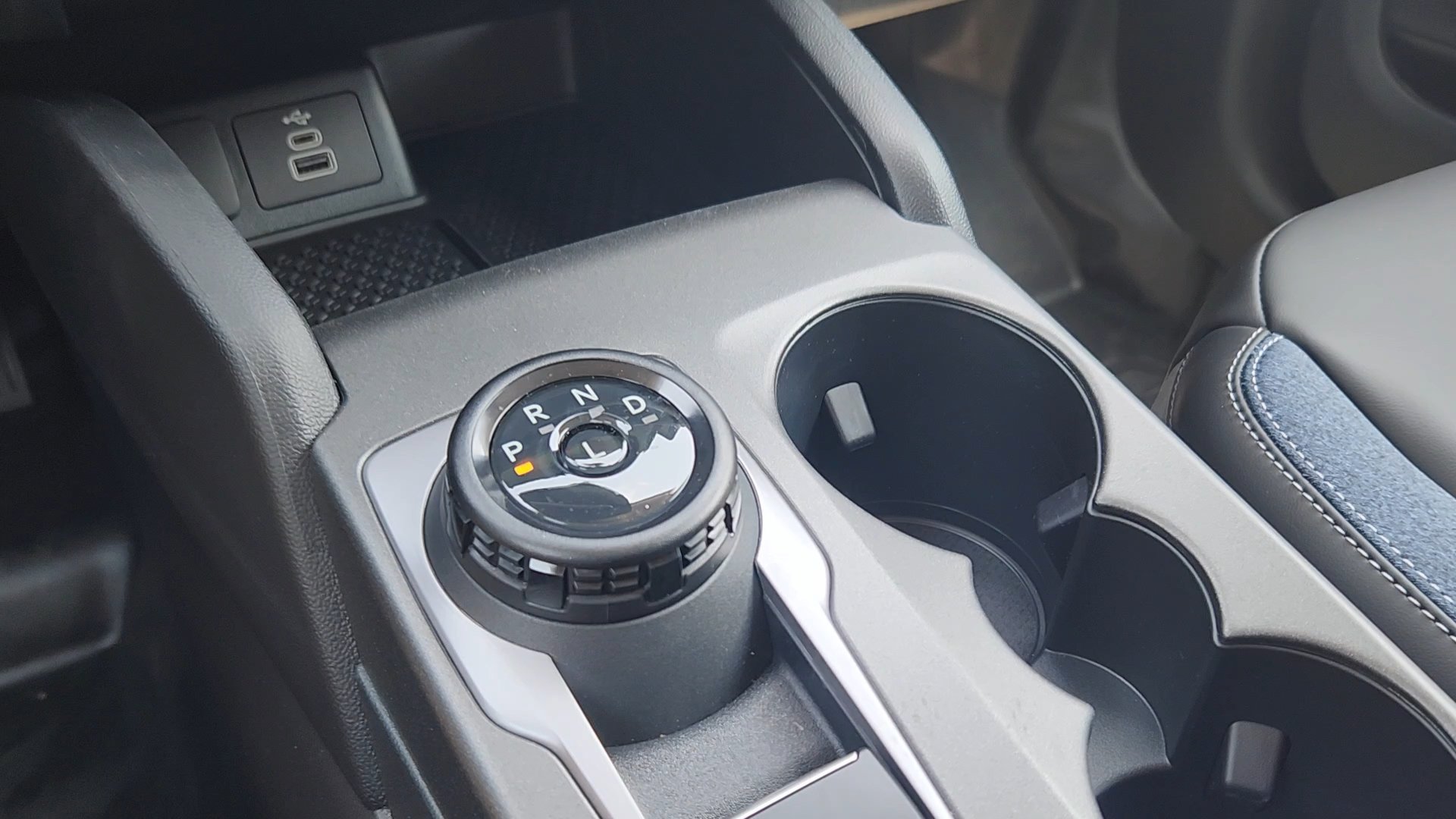 New 2026 Azure Gray Metallic Tri-Coat Ford Outer Banks image 26