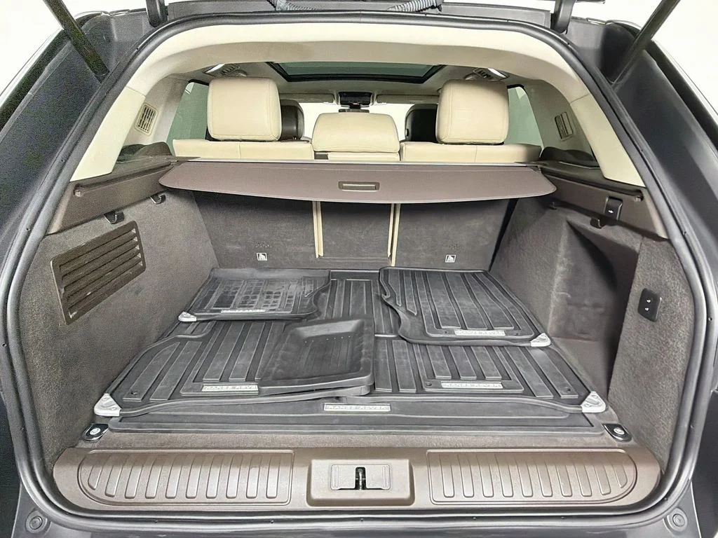 Used 2021 White Land Rover HSE Silver Edition image 28