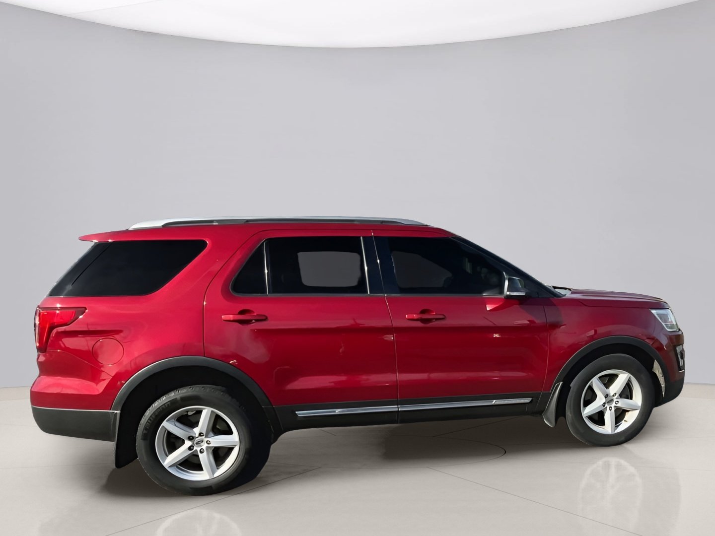 Used 2017 Red Ford XLT image 9