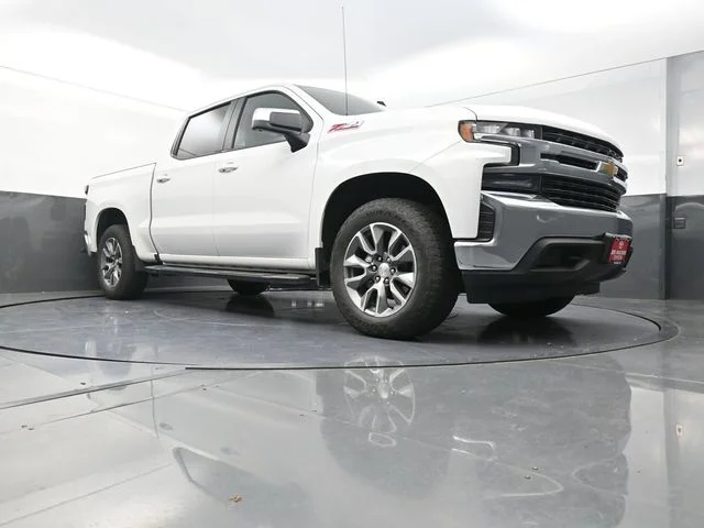 Used 2022 White Chevrolet LT image 31