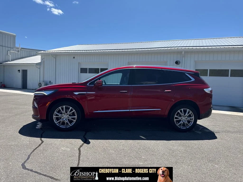 2023 Buick Enclave Essence image 12