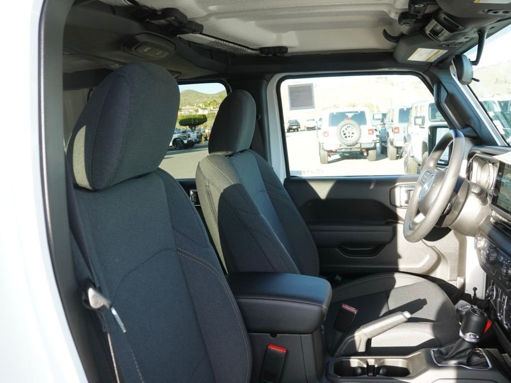 New 2026 Bright White Clear-Coat Exterior Paint Jeep Sport image 20