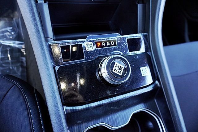 New 2024 Bright White Clear-Coat Exterior Paint Jeep Laredo image 35